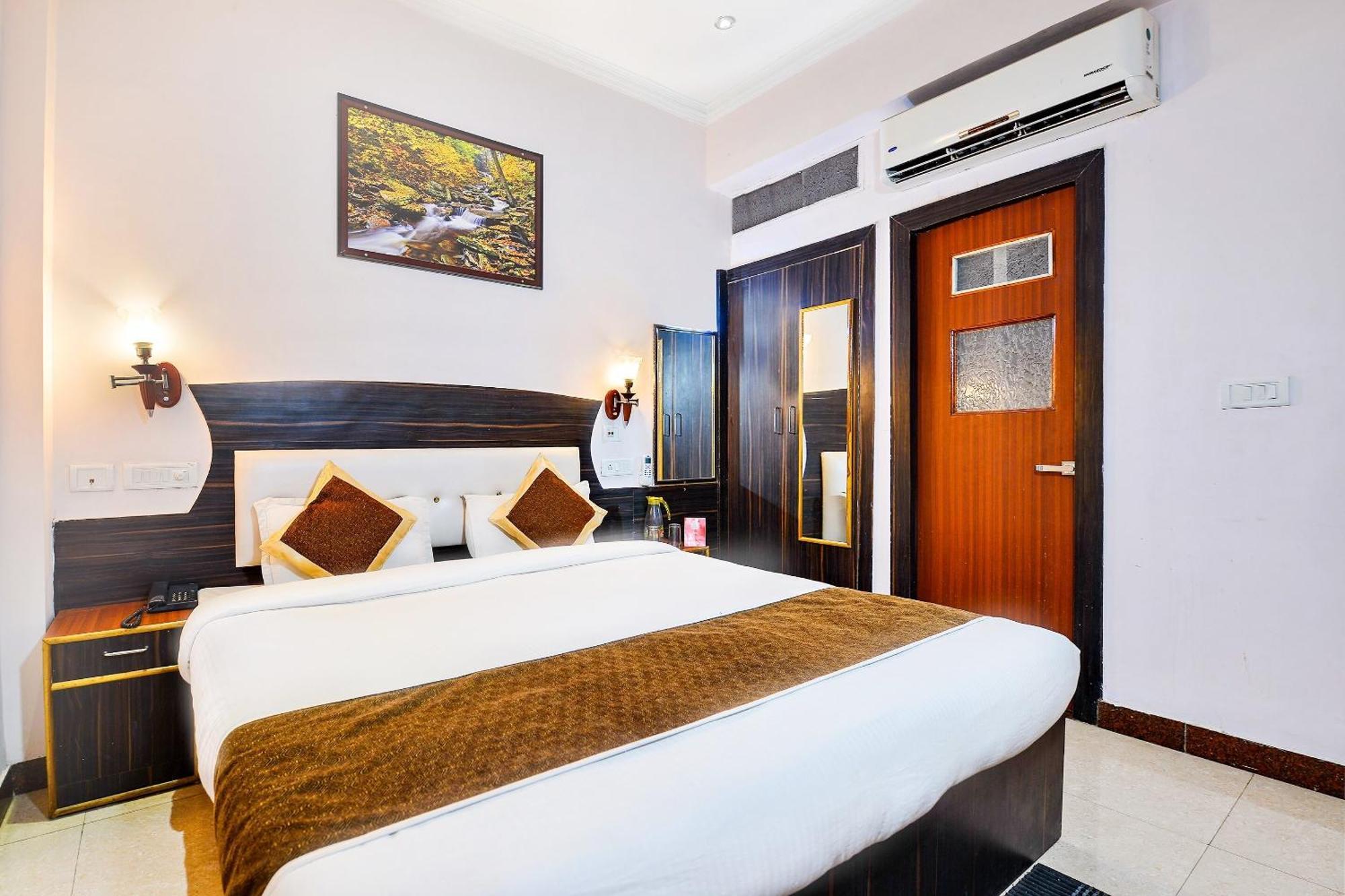 Merit Hotel Агра Экстерьер фото