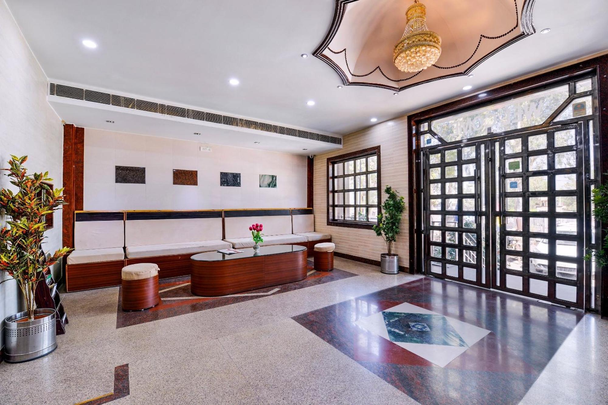 Merit Hotel Агра Экстерьер фото